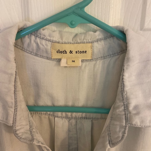 Cloth and Stone Size M Chambray Button Down - Picture 2 of 2